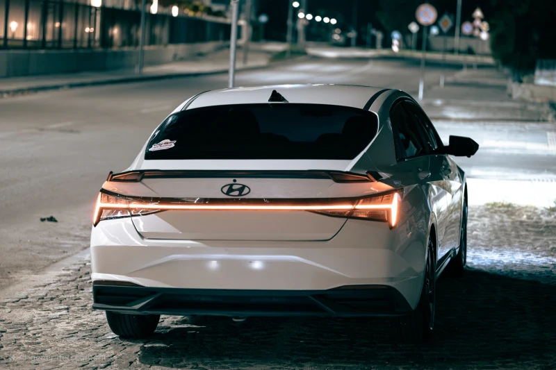 Hyundai Elantra 2.0 / Preferred + Tech & Sun / , снимка 3 - Автомобили и джипове - 48938179