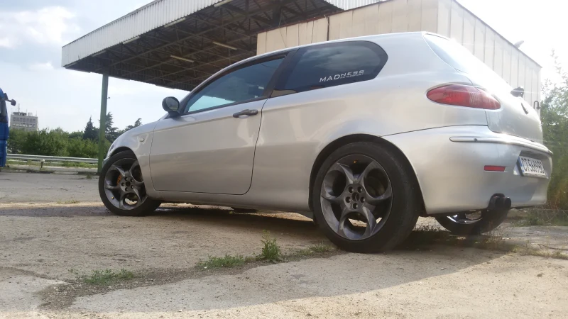 Alfa Romeo 147, снимка 1 - Автомобили и джипове - 49395089