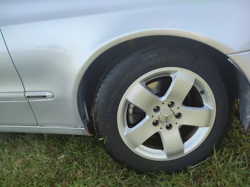 Mercedes-Benz E 270, снимка 10 - Автомобили и джипове - 52280338