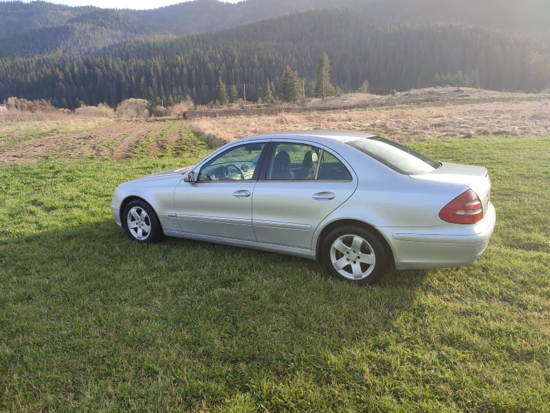 Mercedes-Benz E 270, снимка 5 - Автомобили и джипове - 52280338