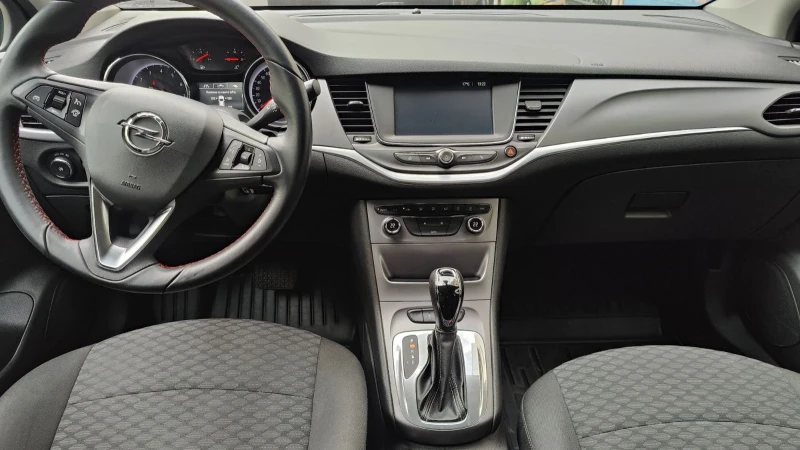 Opel Astra 1.4 Turbo , снимка 6 - Автомобили и джипове - 52353118
