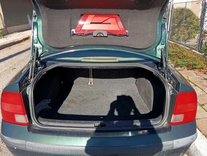 VW Passat 1.8, снимка 5 - Автомобили и джипове - 52416365