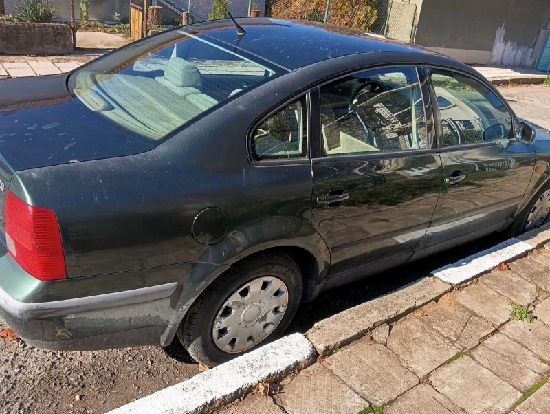 VW Passat 1.8, снимка 2 - Автомобили и джипове - 52416365