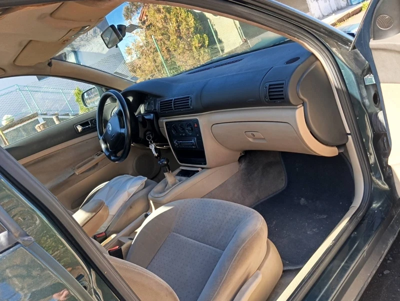 VW Passat 1.8, снимка 8 - Автомобили и джипове - 52416365