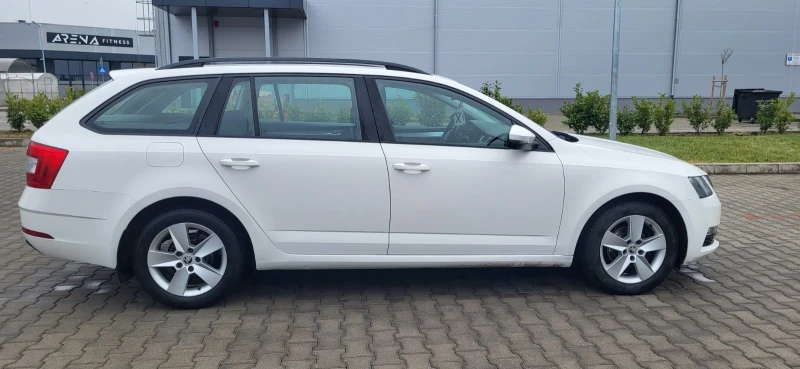 Skoda Octavia Бял, снимка 2 - Автомобили и джипове - 53400857