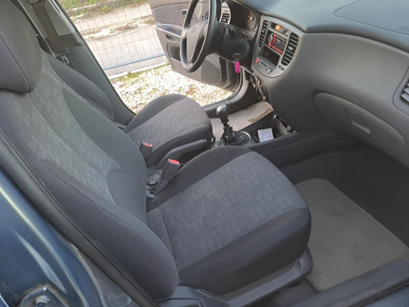 Kia Rio 1.4iKLIMA, ESKLUZIV, снимка 9 - Автомобили и джипове - 53482290