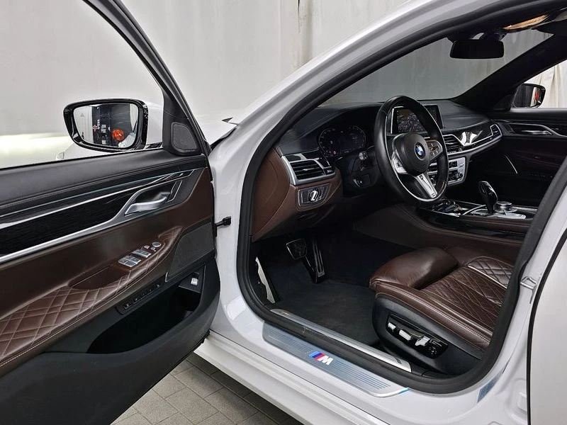 BMW 740 3.0 380 hp Automatic, снимка 10 - Автомобили и джипове - 55479182