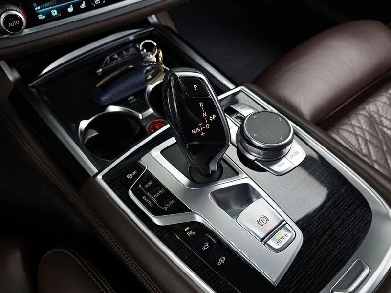 BMW 740 3.0 380 hp Automatic, снимка 9 - Автомобили и джипове - 55479182