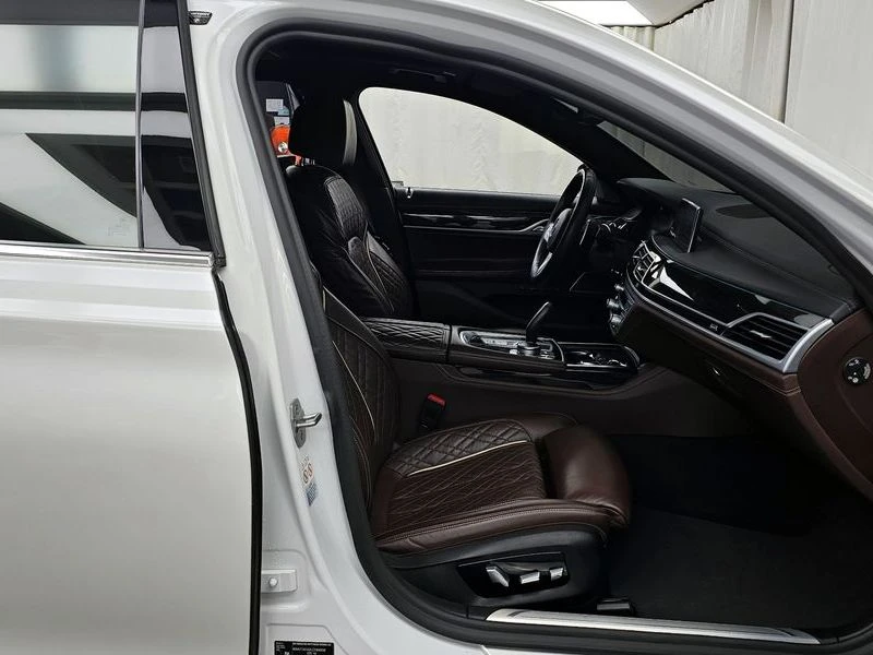 BMW 740 3.0 380 hp Automatic, снимка 11 - Автомобили и джипове - 55479182