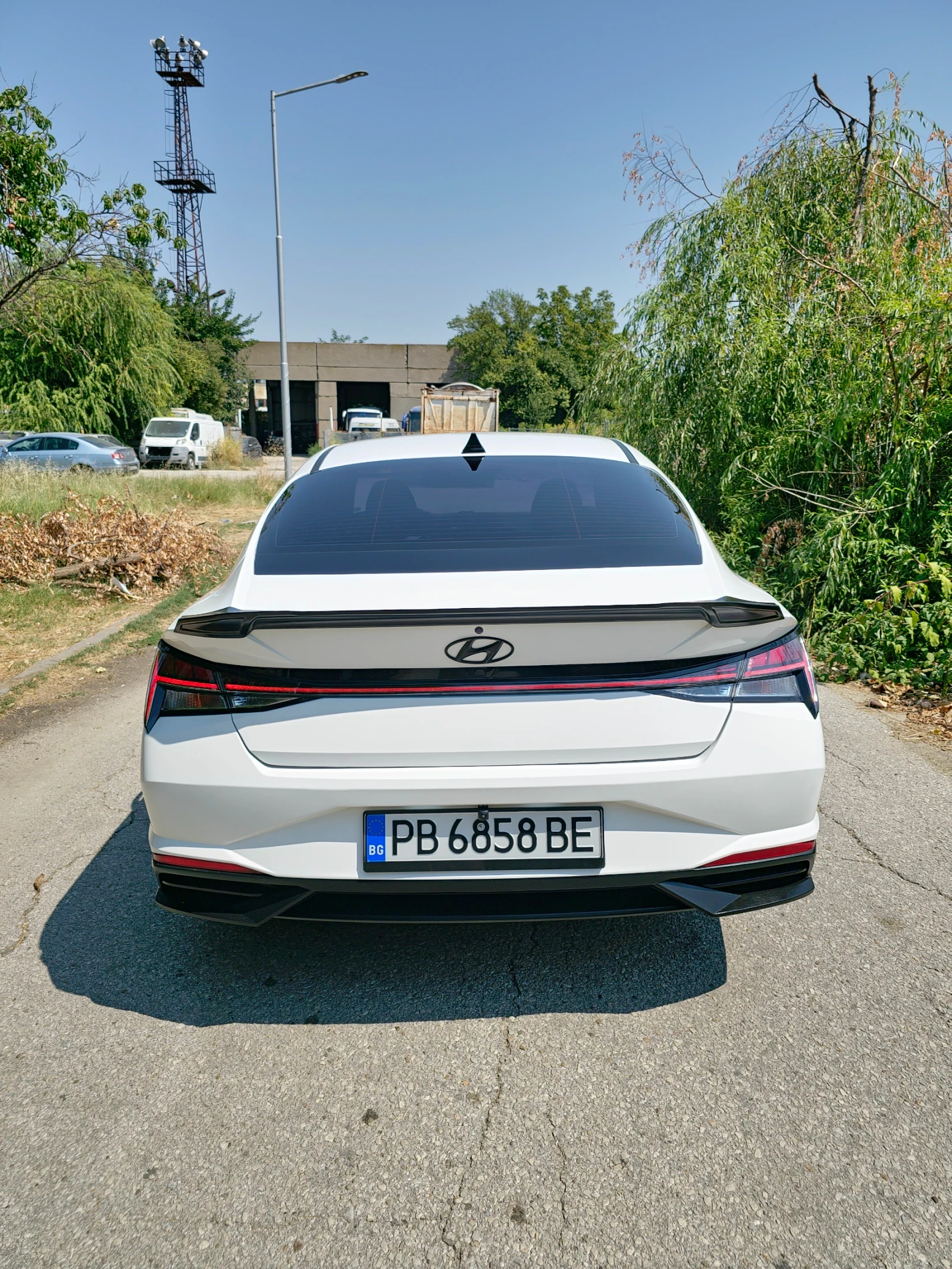 Hyundai Elantra 2.0 / Preferred + Tech & Sun / , снимка 17 - Автомобили и джипове - 55119532