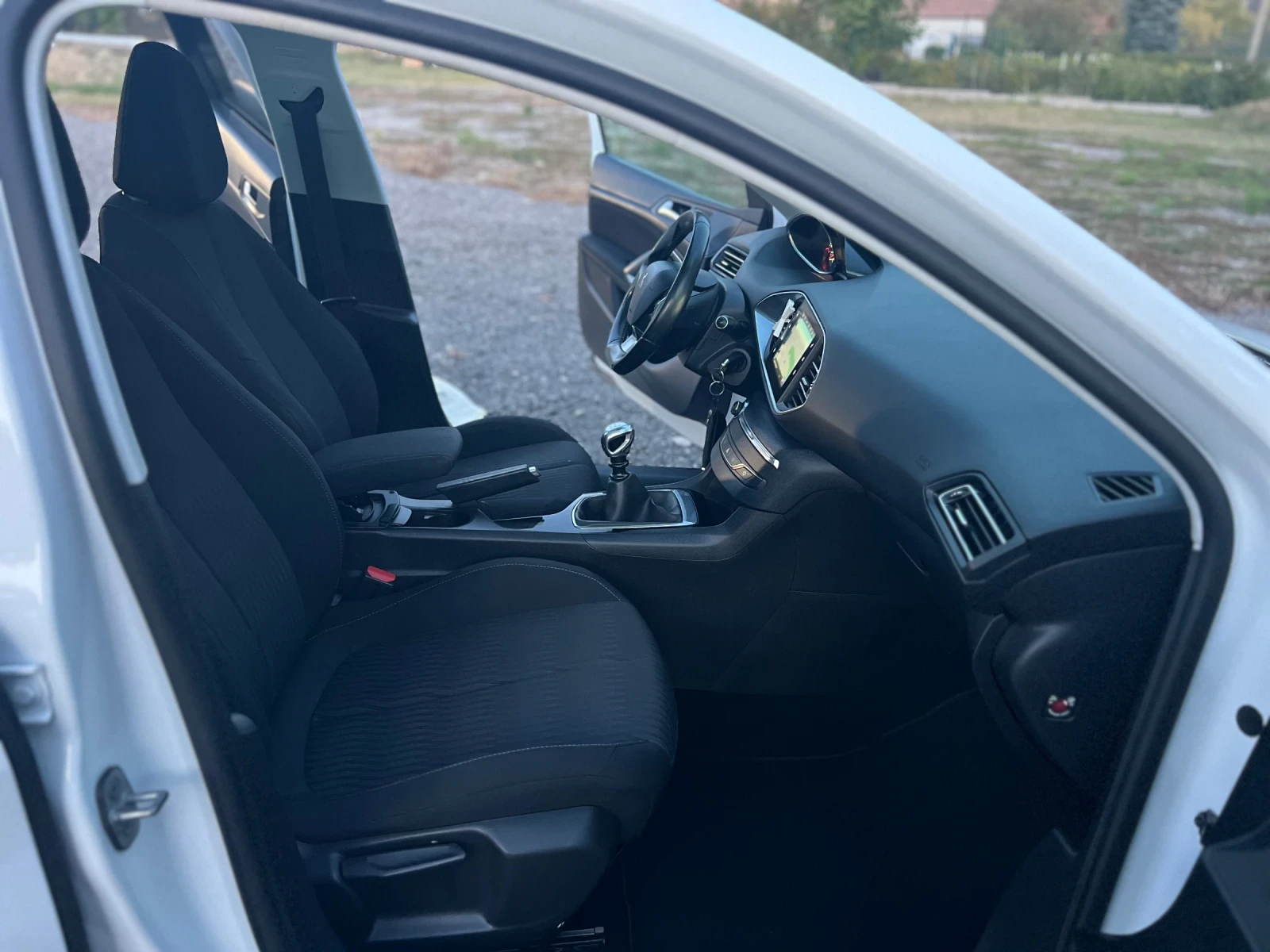 Peugeot 308 1.6 HDI  - изображение 8