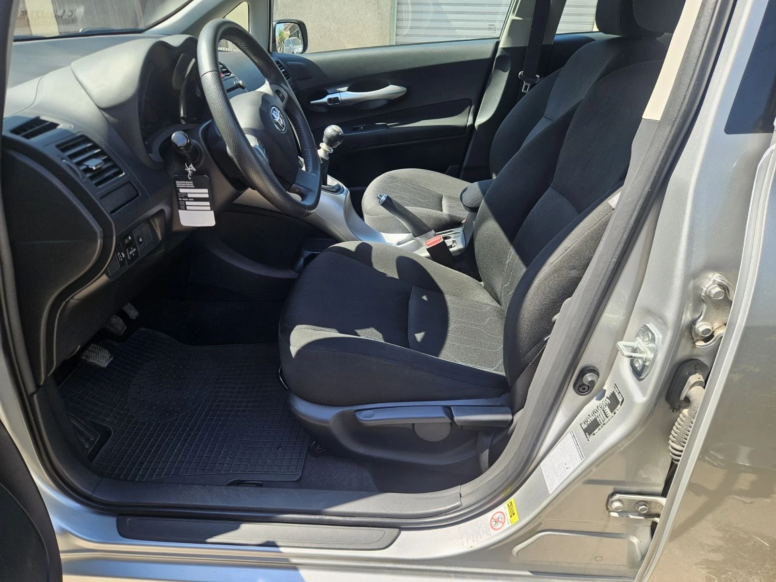 Toyota Auris Toyota Auris 1, 6 бензин 2011 - изображение 7