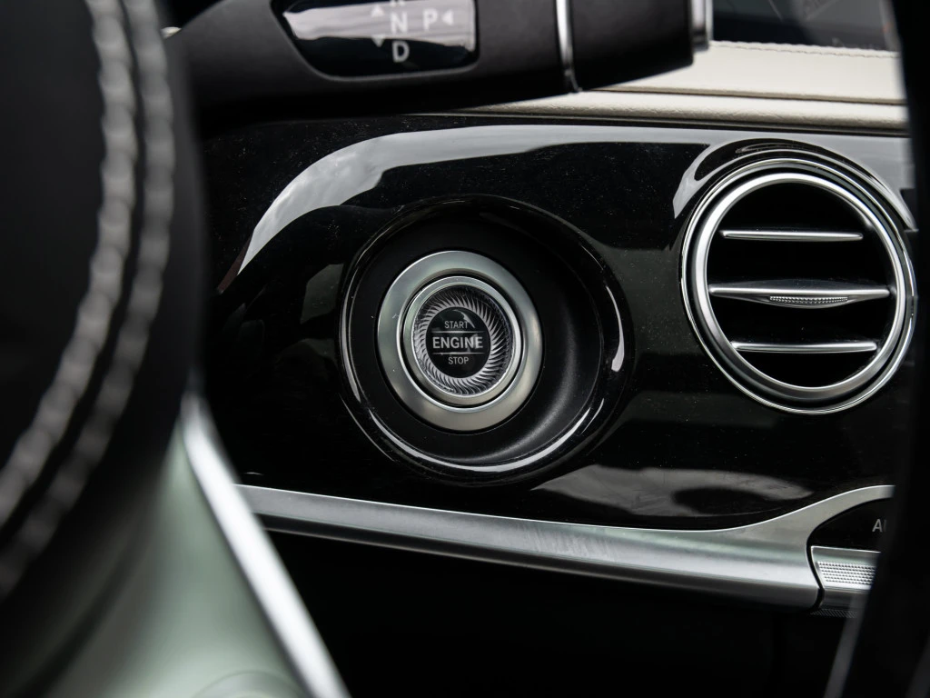 Mercedes-Benz S 560 4Matic / BURMESTER / HUD / 360 / PANO - изображение 10