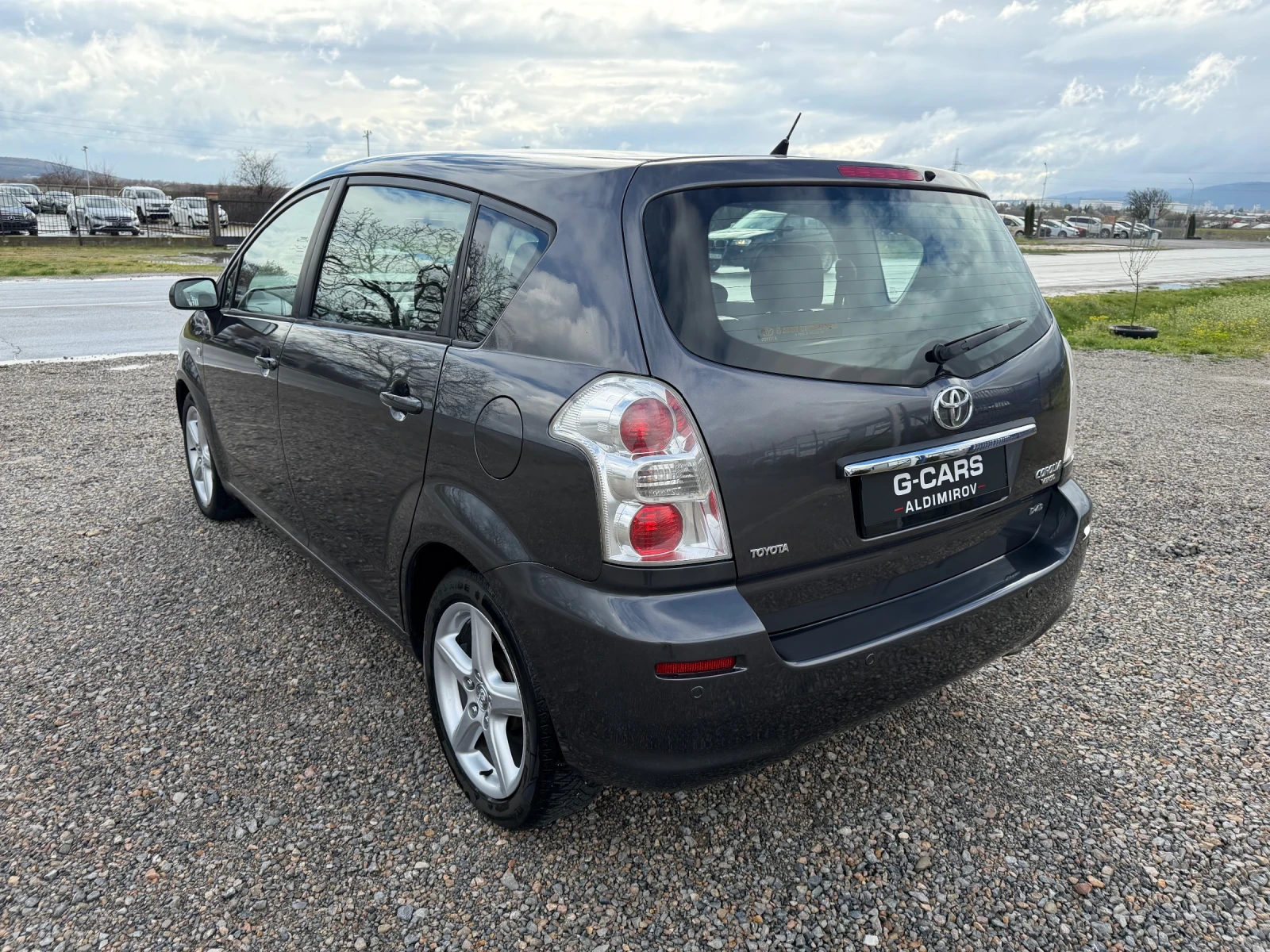 Toyota Corolla verso 2.2/136кс./КАТО НОВА, снимка 6 - Автомобили и джипове - 54069323