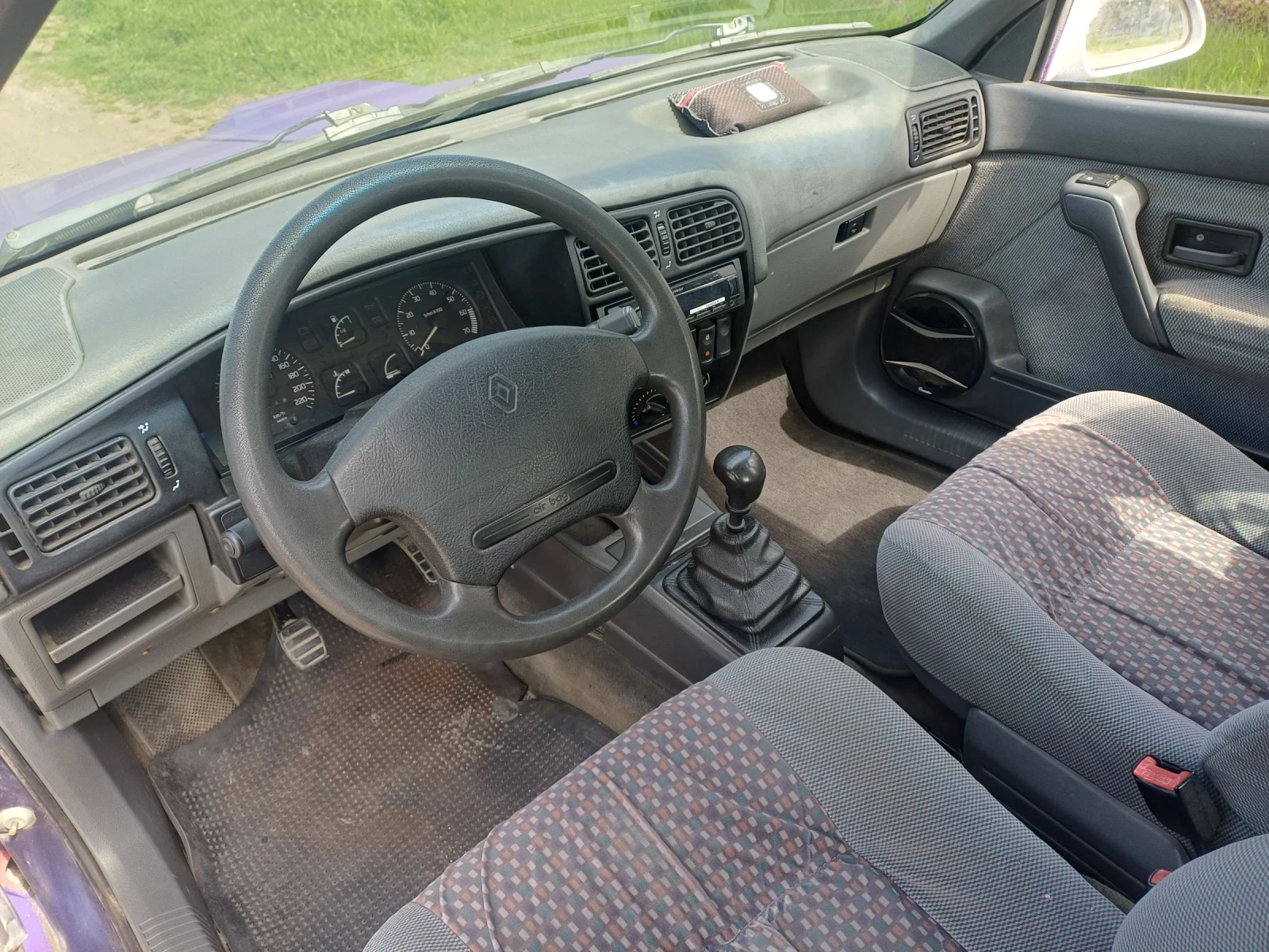 Renault 19 1.8mi, снимка 5 - Автомобили и джипове - 54290497