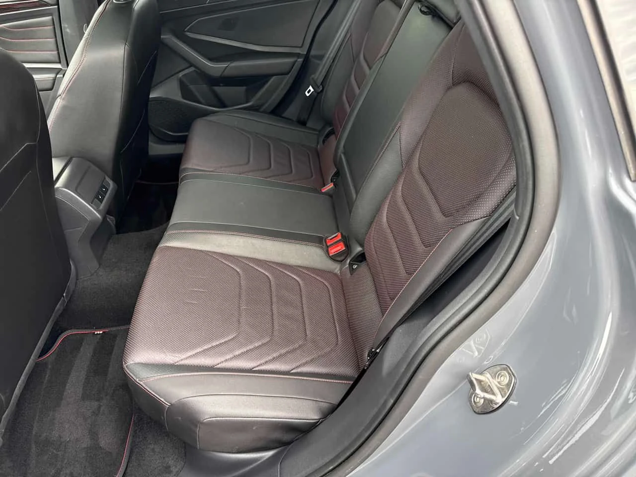 VW Jetta * Manual * GLI* PANO* ПОДГРЕВ* KEYLESS* , снимка 12 - Автомобили и джипове - 54359209