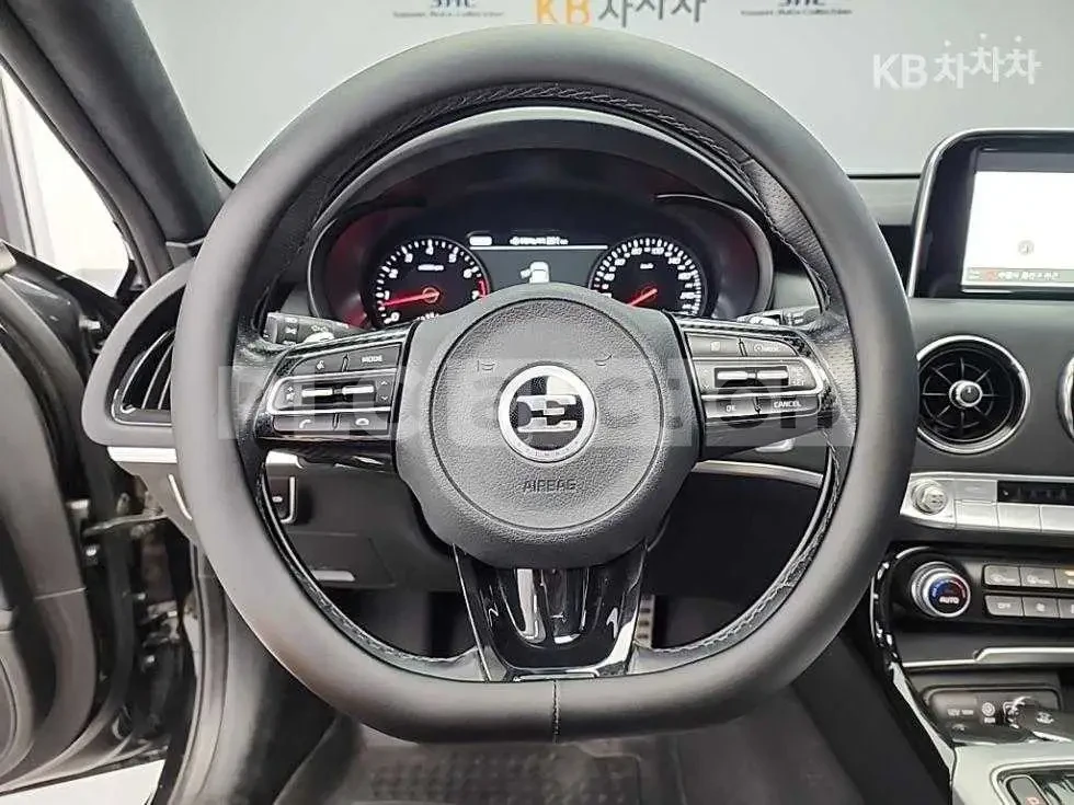 Kia Stinger 3.3 GT| 360| ОБДУХ| ПАНО| ВКЛ.ТЕХНОТЕСТ, снимка 6 - Автомобили и джипове - 54865436