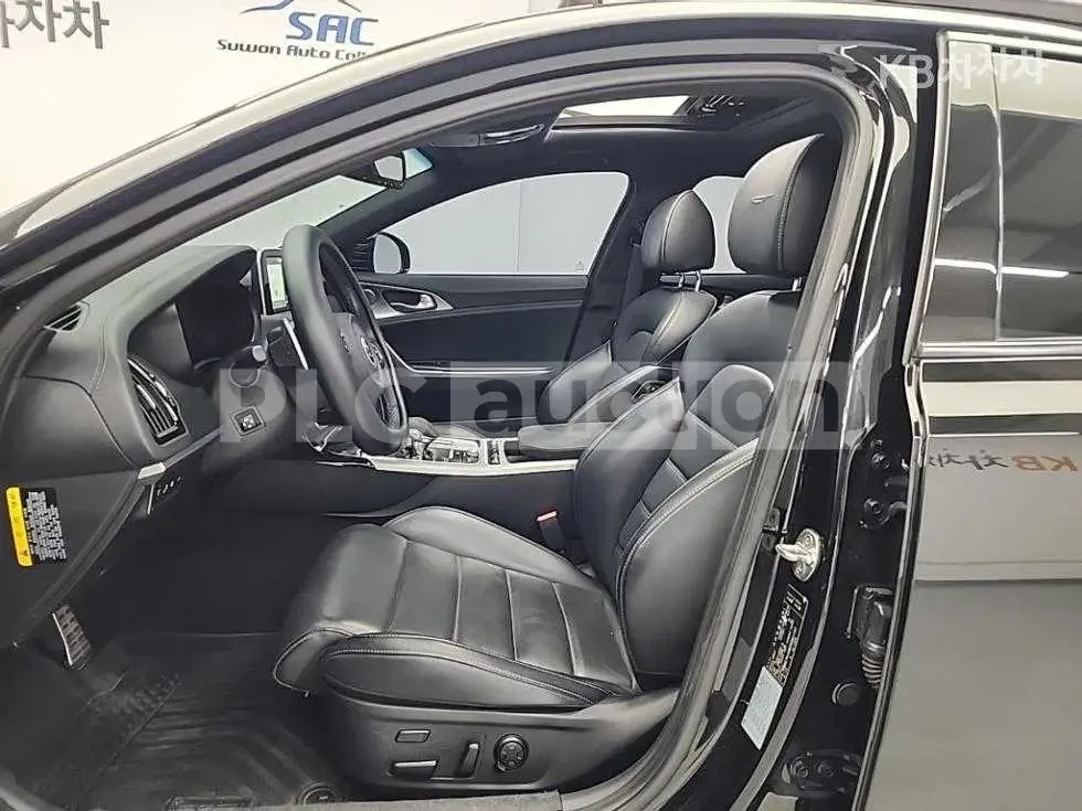 Kia Stinger 3.3 GT| 360| ОБДУХ| ПАНО| ВКЛ.ТЕХНОТЕСТ, снимка 4 - Автомобили и джипове - 54865436