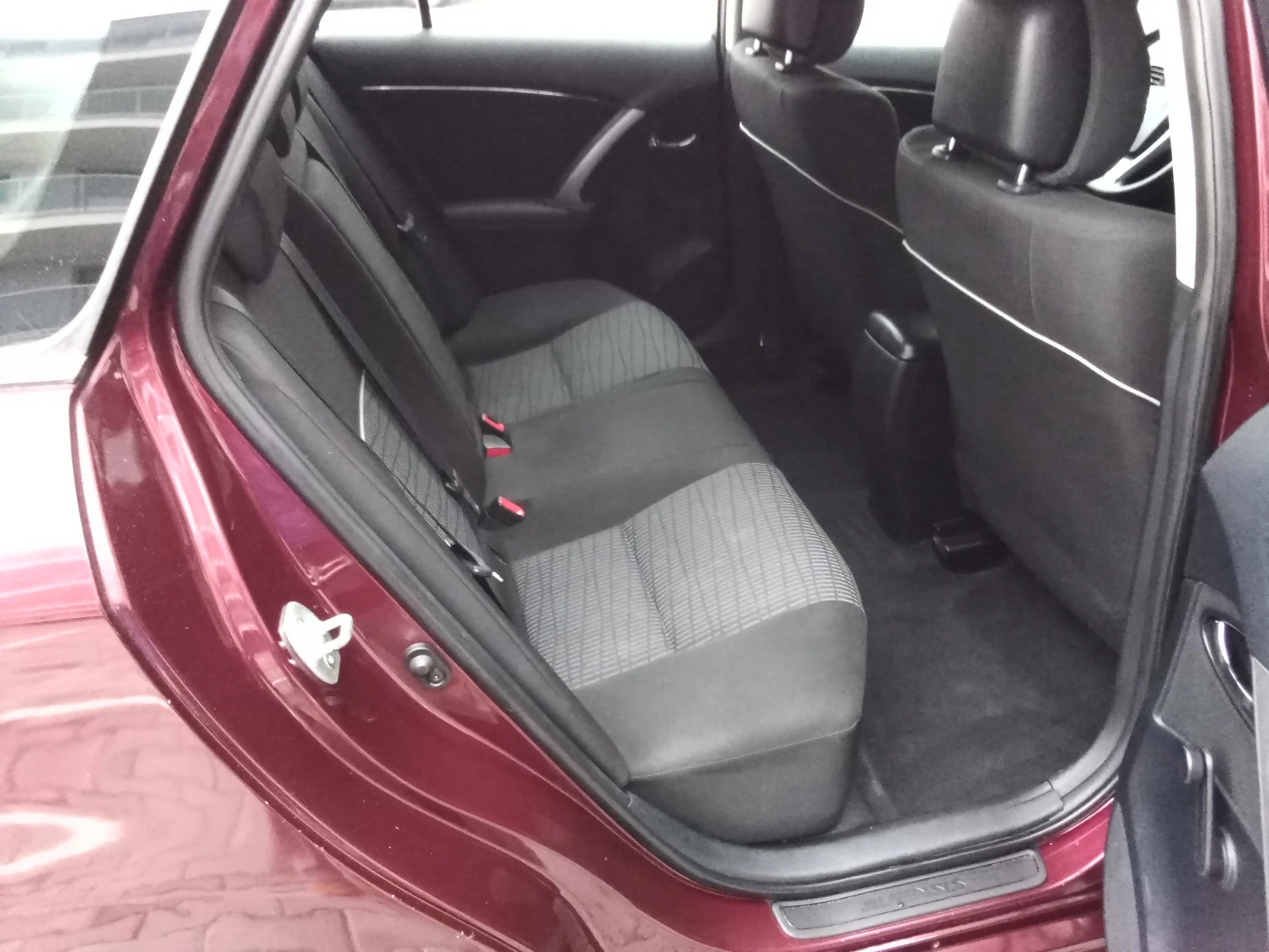 Toyota Avensis 2.0D4D-124kc. FACELIFT, снимка 13 - Автомобили и джипове - 54977966