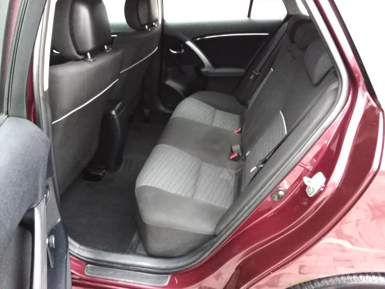 Toyota Avensis 2.0D4D-124kc. FACELIFT, снимка 12 - Автомобили и джипове - 54977966
