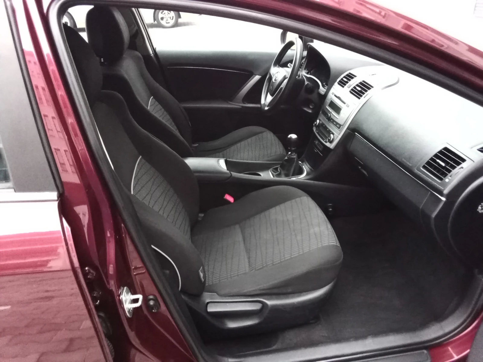 Toyota Avensis 2.0D4D-124kc. FACELIFT, снимка 11 - Автомобили и джипове - 54977966