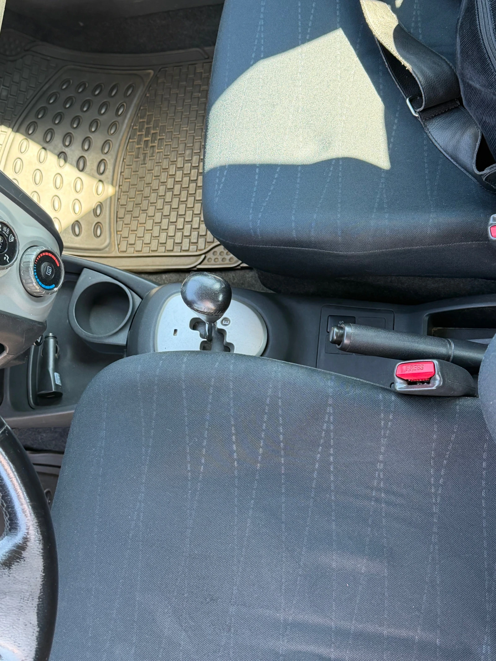 Toyota Yaris, снимка 5 - Автомобили и джипове - 55683621