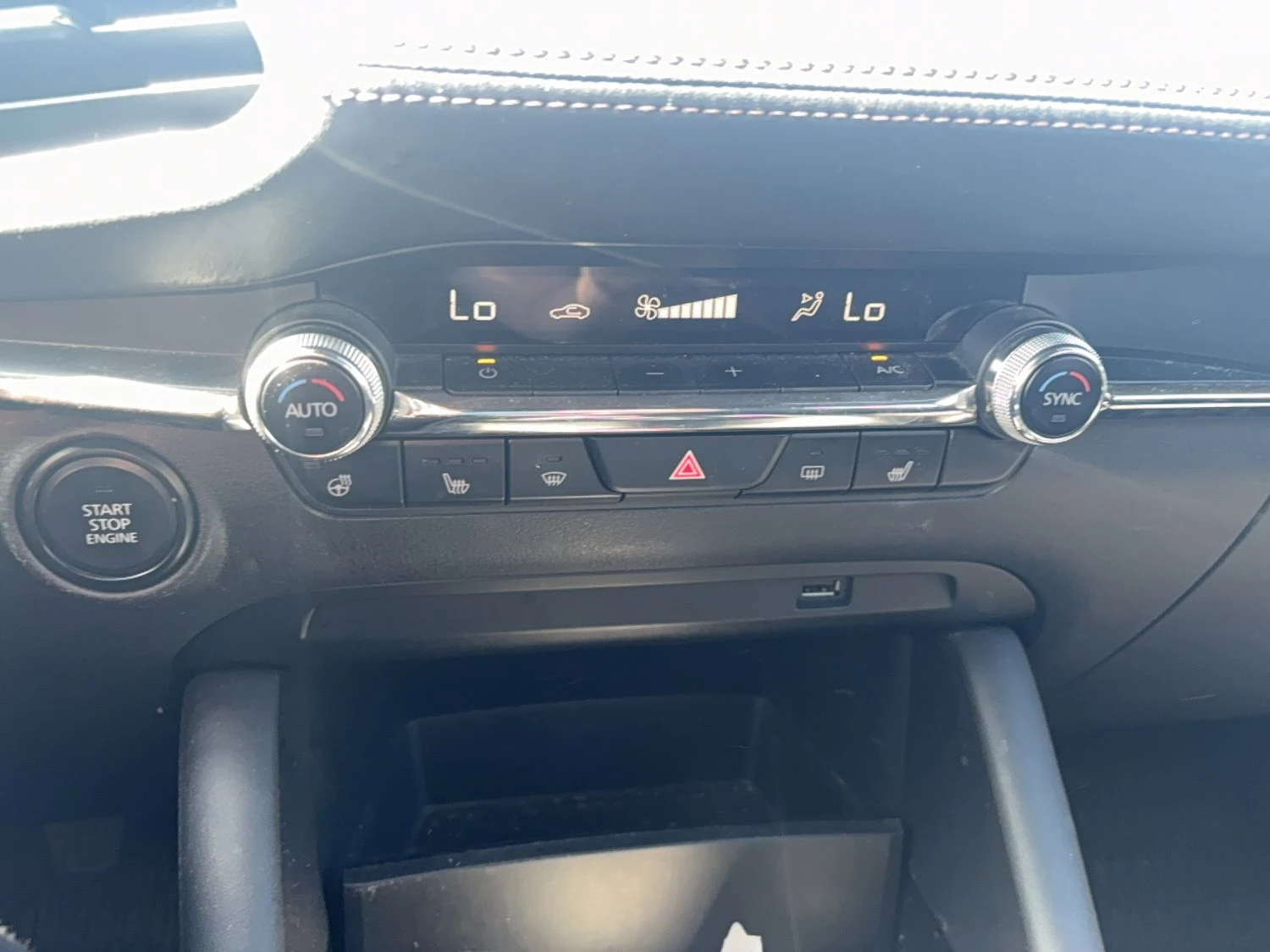 Mazda 3 Optimum 2.0 Бензин, снимка 7 - Автомобили и джипове - 55797586
