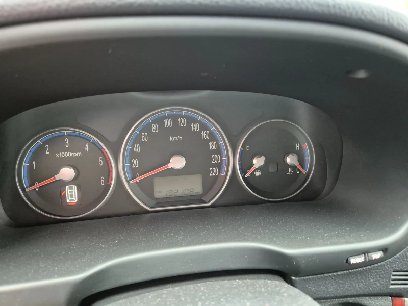 Hyundai Santa fe 2.2CRDI АВТОМАТ ITALY УНИКАТ, снимка 16 - Автомобили и джипове - 52553387