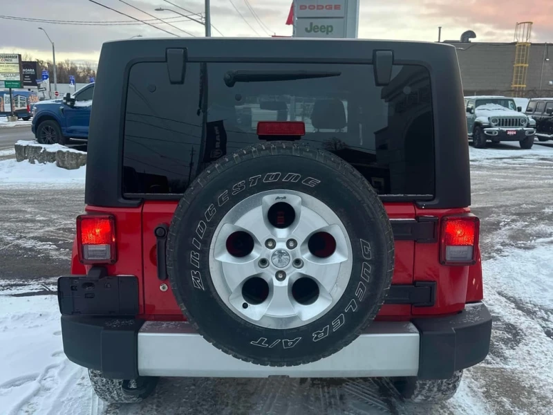 Jeep Wrangler * Sahara * CARFAX * БЕЗ ПЪРВОНАЧАЛНА ВНОСКА, снимка 4 - Автомобили и джипове - 52959407