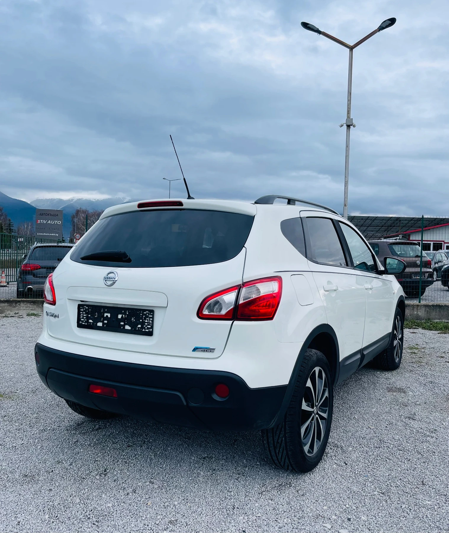 Nissan Qashqai 1.6 dci * Кожа* Панорама* Камера 360* Реални км* , снимка 5 - Автомобили и джипове - 53852359