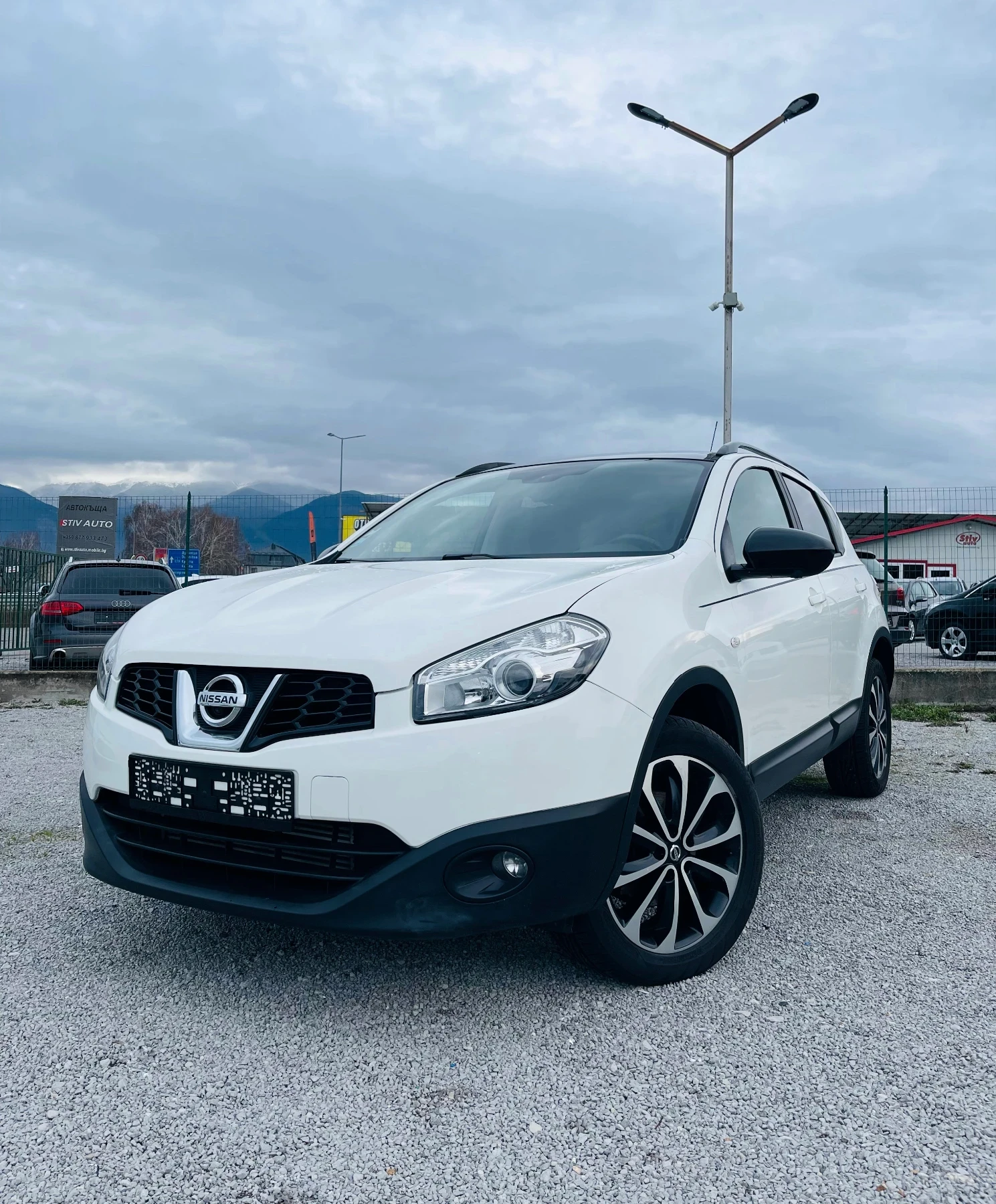Nissan Qashqai 1.6 dci * Кожа* Панорама* Камера 360* Реални км* 