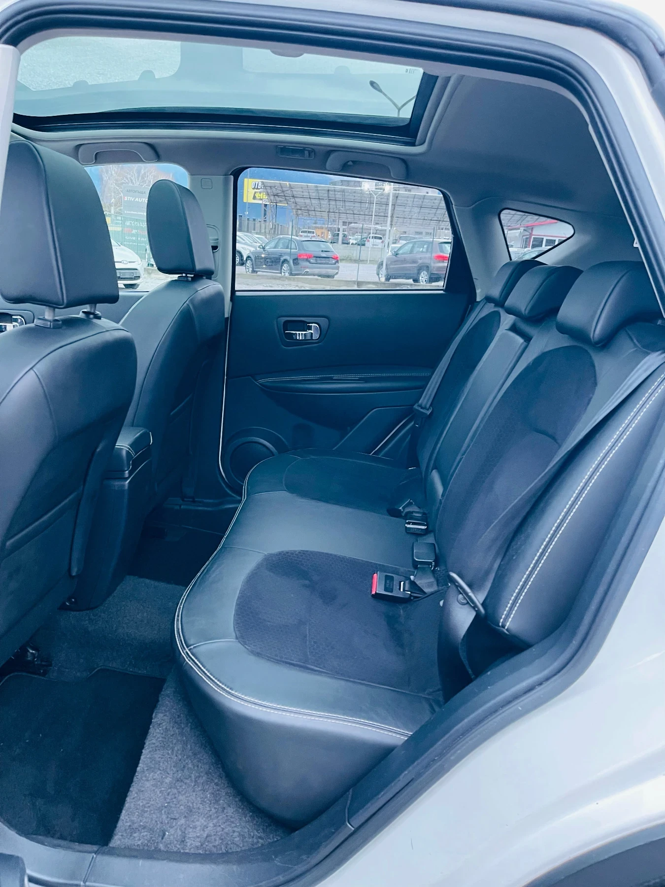 Nissan Qashqai 1.6 dci * Кожа* Панорама* Камера 360* Реални км* , снимка 10 - Автомобили и джипове - 53852359