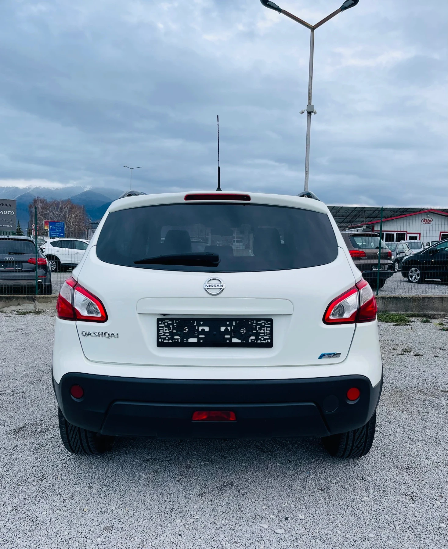 Nissan Qashqai 1.6 dci * Кожа* Панорама* Камера 360* Реални км* , снимка 6 - Автомобили и джипове - 53852359