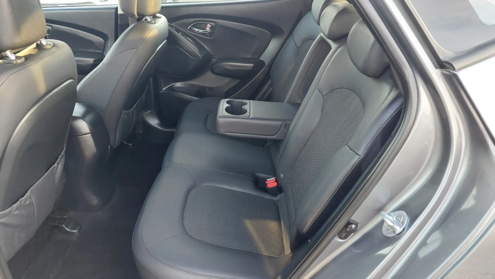 Hyundai IX35 1.7 FULL EKSTRI, снимка 10 - Автомобили и джипове - 54010092