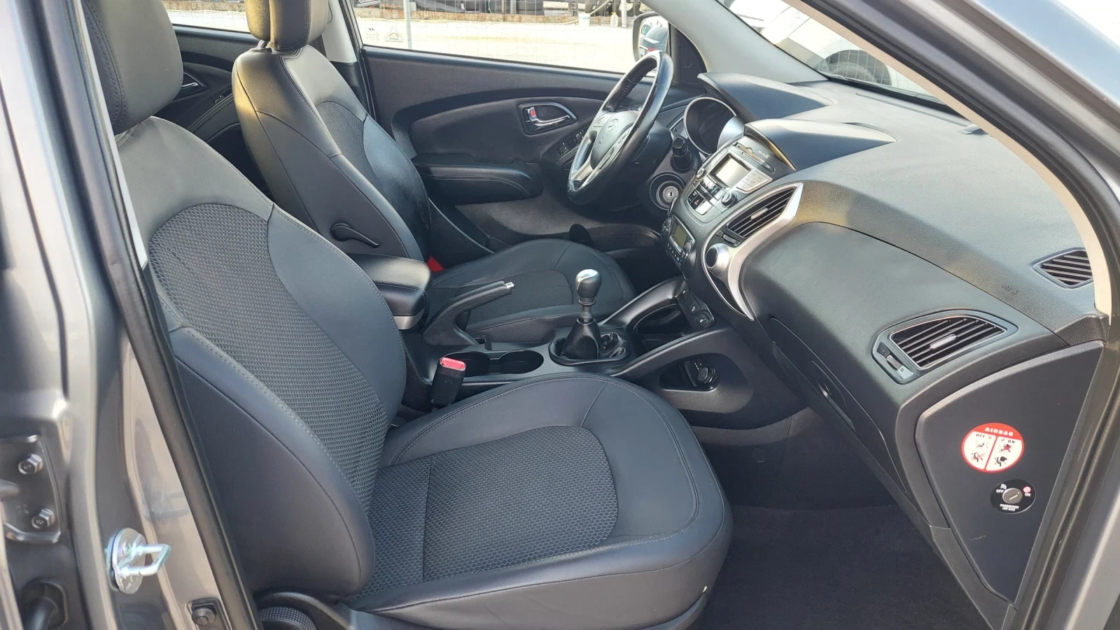 Hyundai IX35 1.7 FULL EKSTRI, снимка 11 - Автомобили и джипове - 54010092