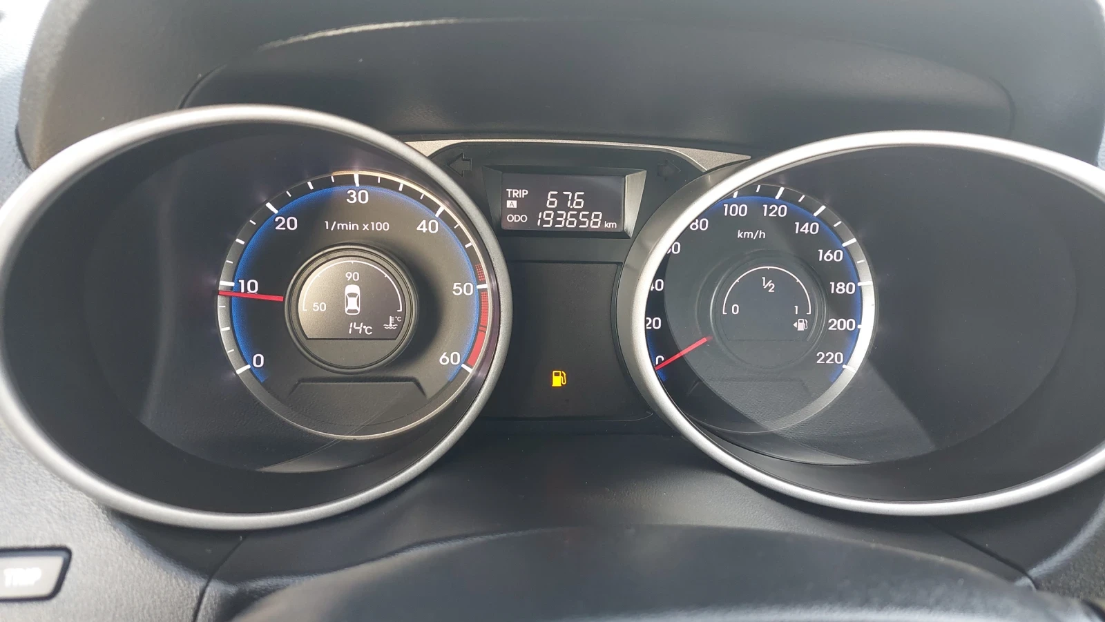 Hyundai IX35 1.7 FULL EKSTRI, снимка 13 - Автомобили и джипове - 54010092