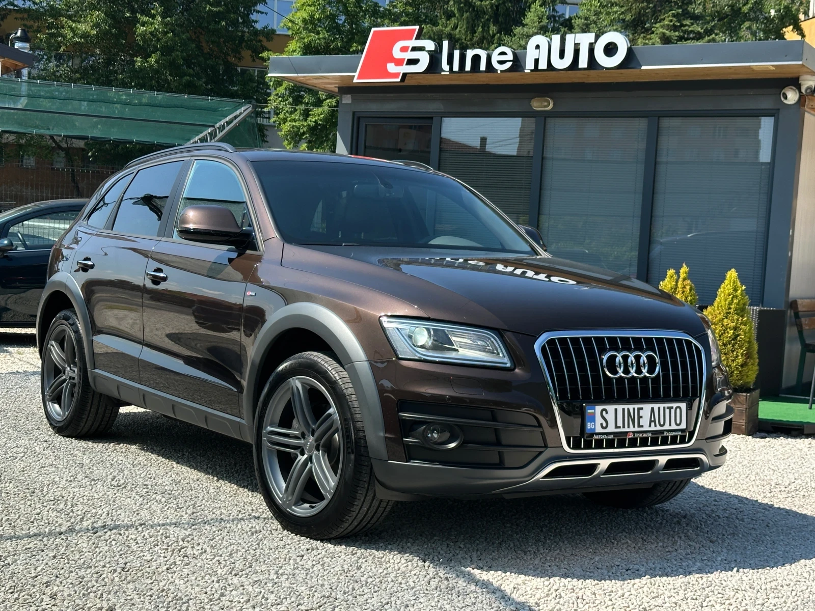 Audi Q5 Off-Road-Audi exclusive* Кмера^Панорама* B&O* , снимка 3 - Автомобили и джипове - 54807201