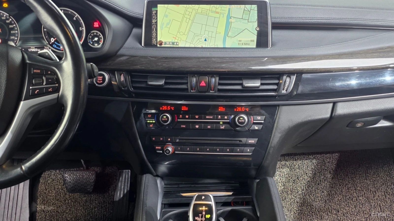 BMW X6 xDrive30d* КОЖА* ПОДГРЕВ* ПАНОРАМА* КАМЕРА* HUD* , снимка 13 - Автомобили и джипове - 55625585