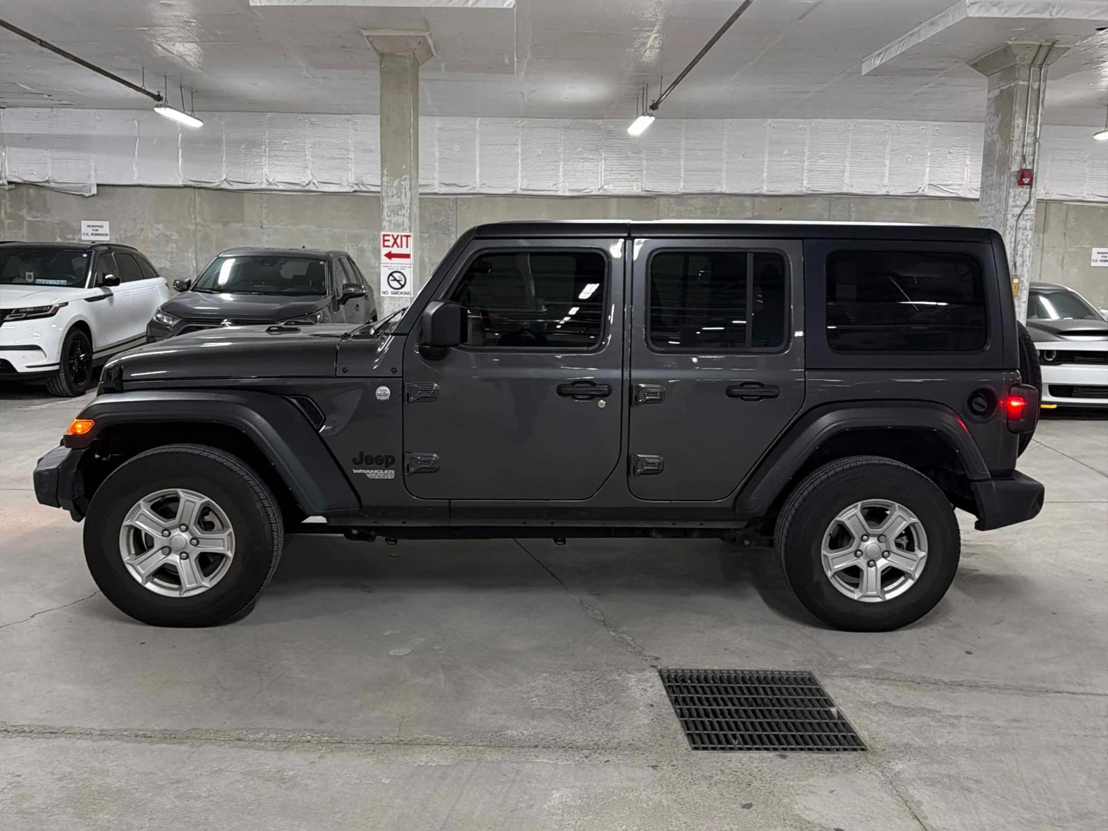 Jeep Wrangler Unlimited Sport | CARFAX | БЕЗ ИНЦИДЕНТИ , снимка 3 - Автомобили и джипове - 56143224