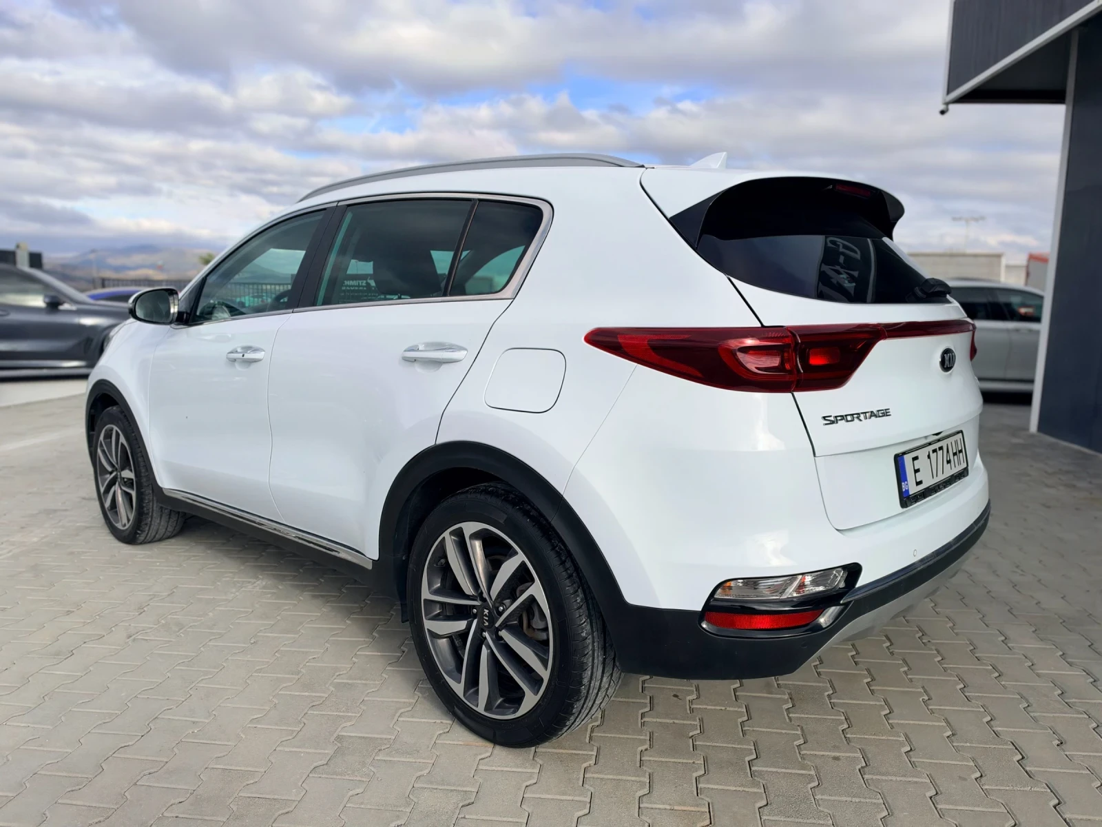 Kia Sportage, снимка 3 - Автомобили и джипове - 56725356