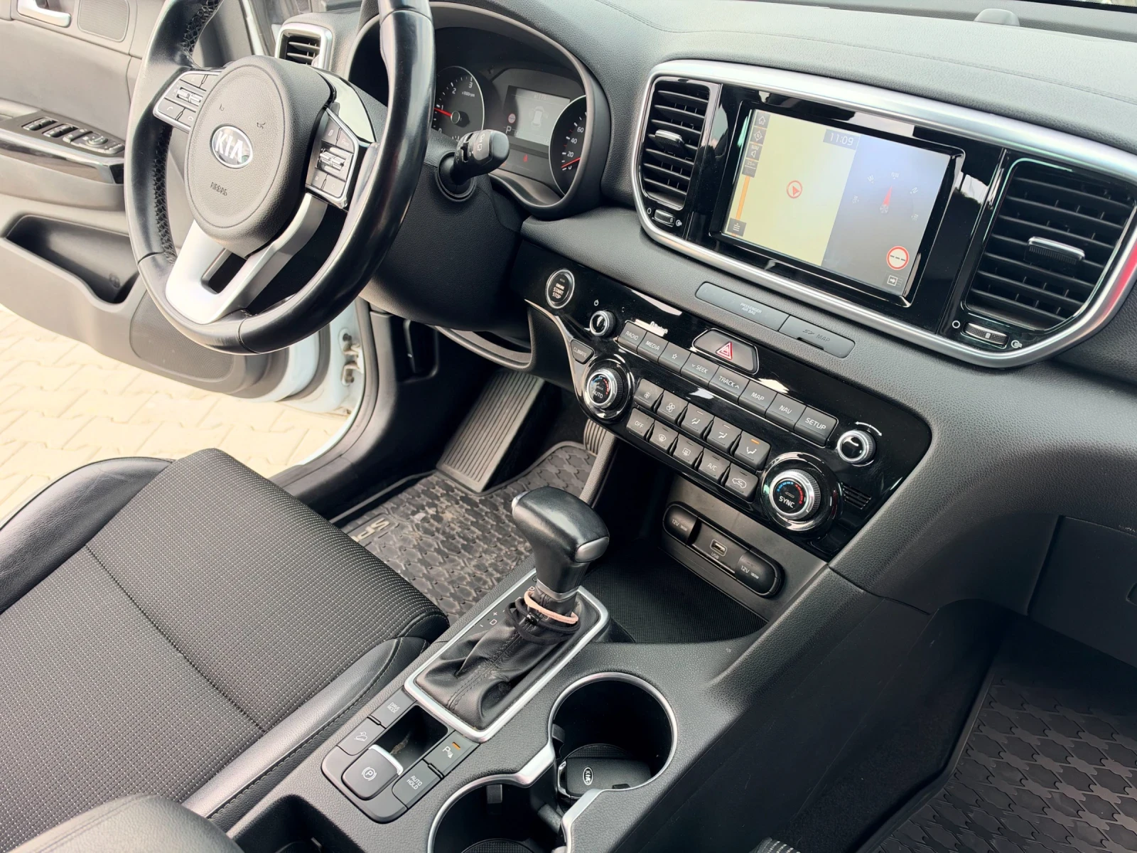 Kia Sportage, снимка 14 - Автомобили и джипове - 56725356