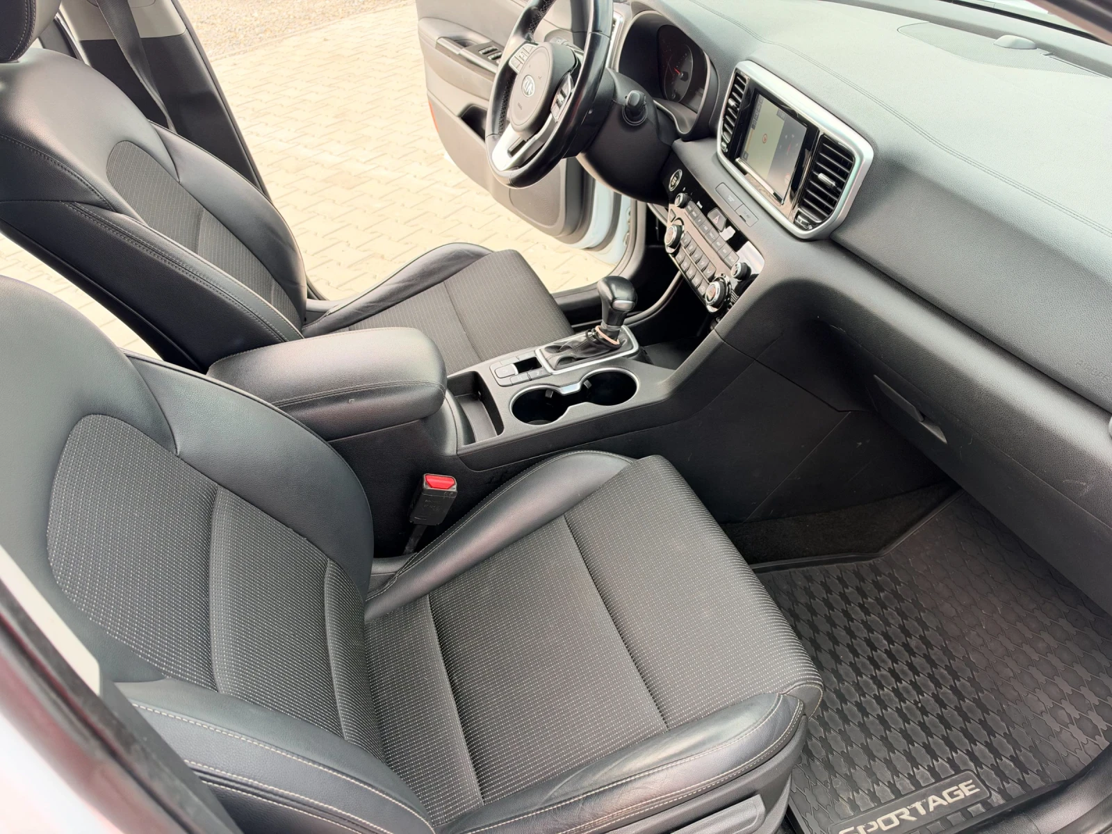 Kia Sportage, снимка 12 - Автомобили и джипове - 56725356