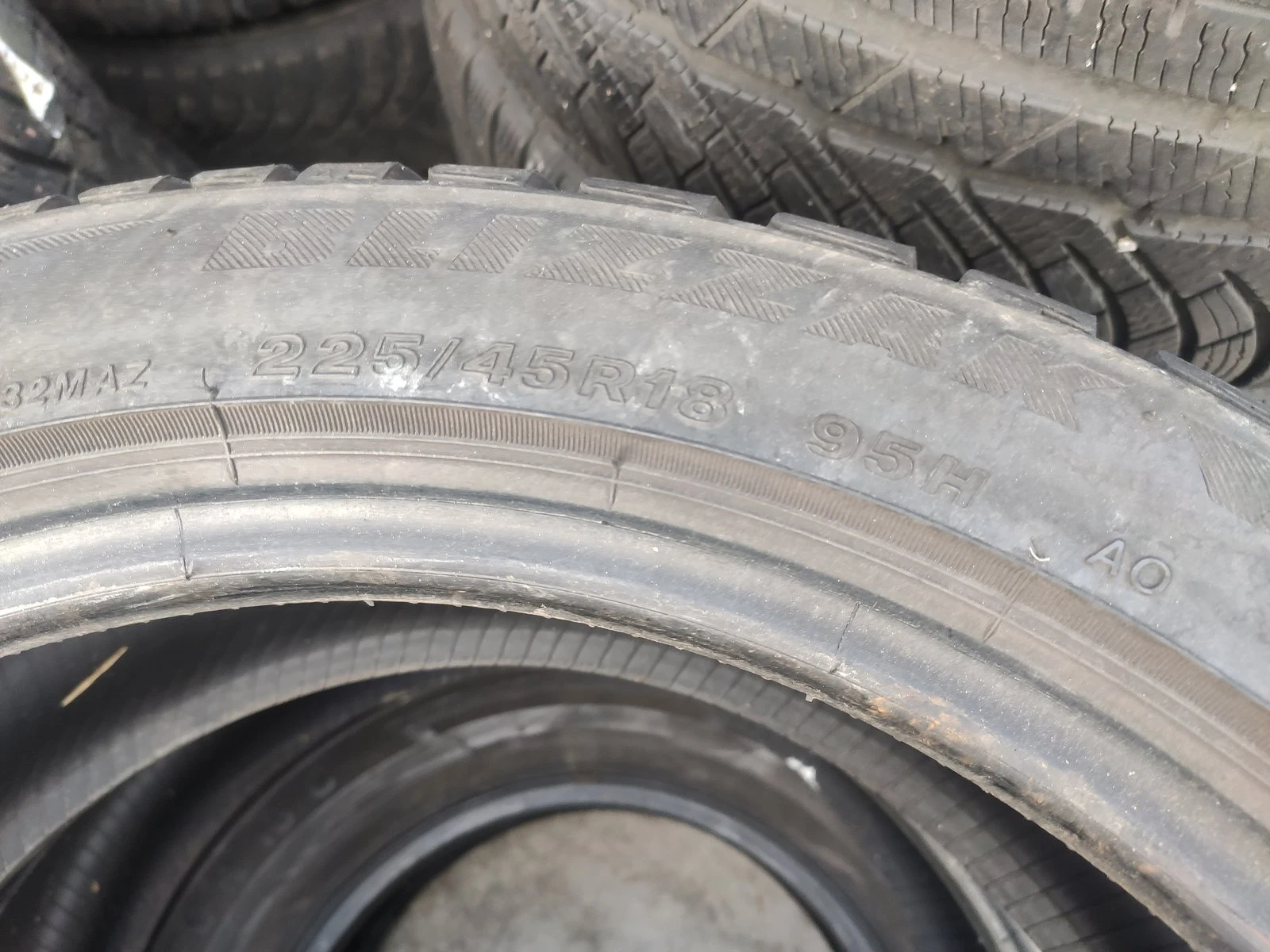 Гуми Зимни 225/45R18, снимка 5 - Гуми и джанти - 56735405