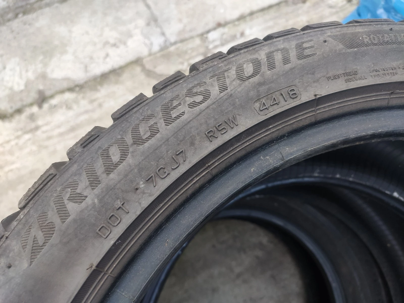 Гуми Зимни 225/45R18, снимка 6 - Гуми и джанти - 56735405