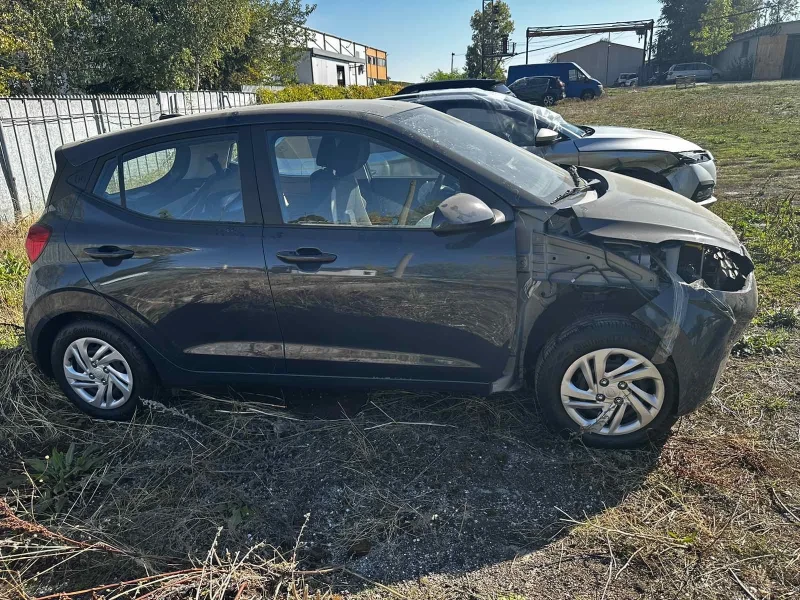 Hyundai I10, снимка 8 - Автомобили и джипове - 47522853