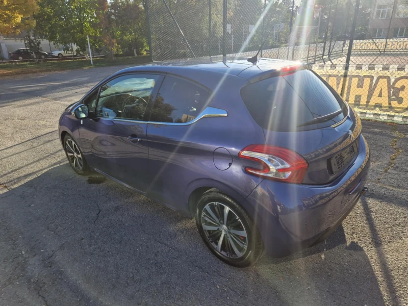 Peugeot 208 1.6 HDI, снимка 5 - Автомобили и джипове - 49341843