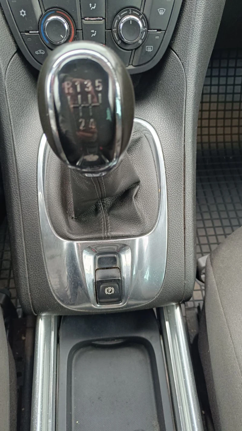 Opel Meriva, снимка 10 - Автомобили и джипове - 52422219