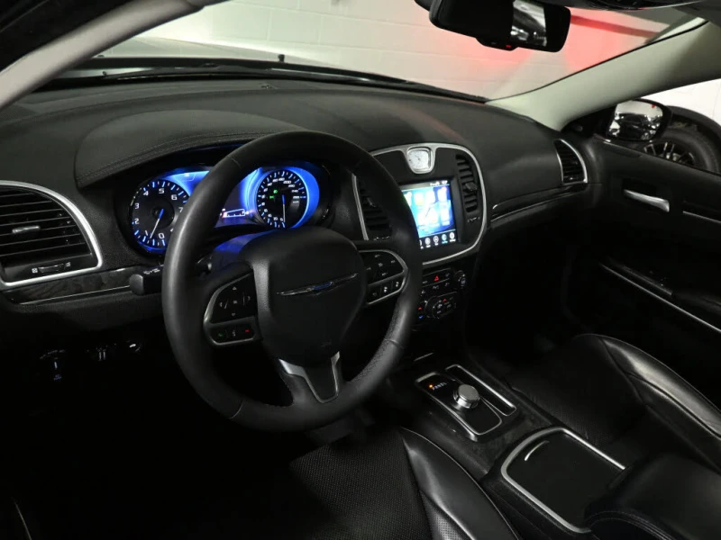 Chrysler 300c Touring L AWD * АвтоКредит* (ЦЕНА ДО БГ), снимка 9 - Автомобили и джипове - 52667106