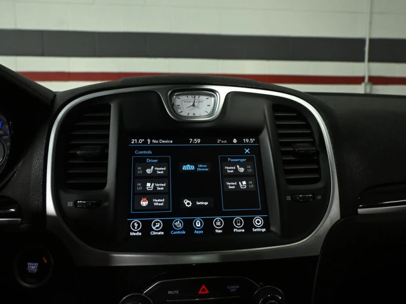 Chrysler 300c Touring L AWD * АвтоКредит* (ЦЕНА ДО БГ), снимка 14 - Автомобили и джипове - 52667106