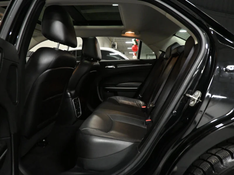 Chrysler 300c Touring L AWD * АвтоКредит* (ЦЕНА ДО БГ), снимка 15 - Автомобили и джипове - 52667106